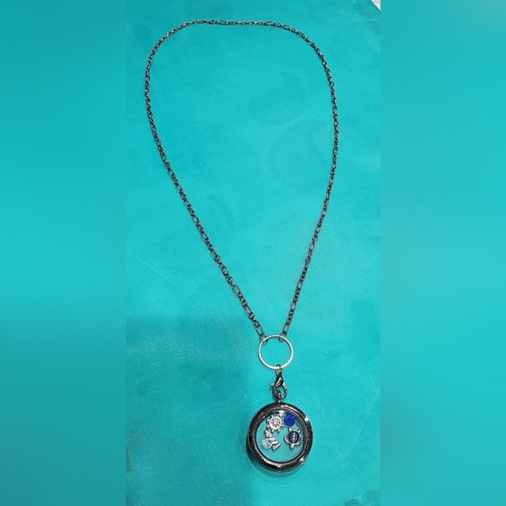 NIB Nautical Floating Charm Locket Necklace‎ In Gunmetal - Picture 4 of 6